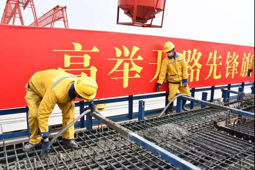 新闻30分:中交一公局集团京雄高速恢复生产