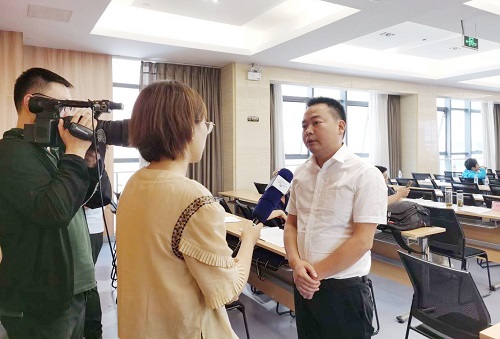 江苏省扬州市电视台采访五公司江苏仪征项目                                                                                                                                                                                                   